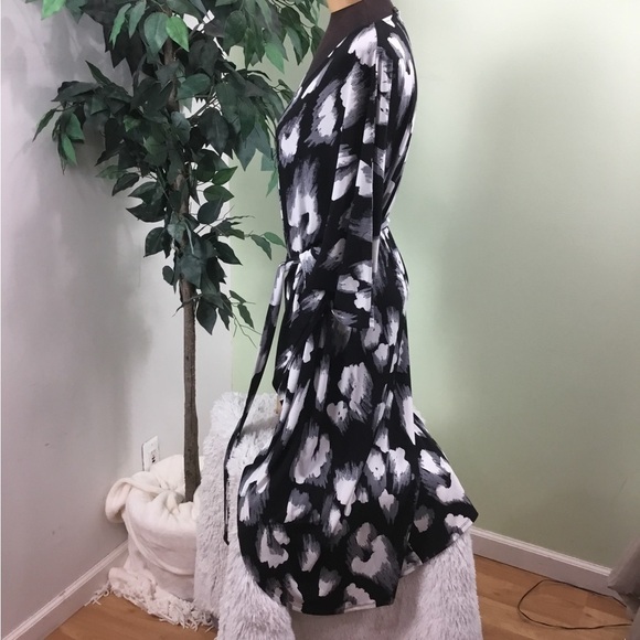 Iman 2X black gray and white kimono style dress with belt - Picture 2 of 16